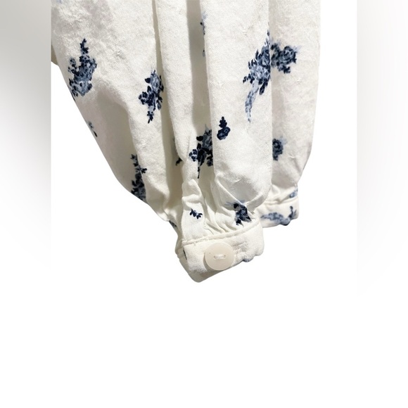 Universal Thread White and Blue Floral Long Sleeve Blouse Size Small - Picture 4 of 6